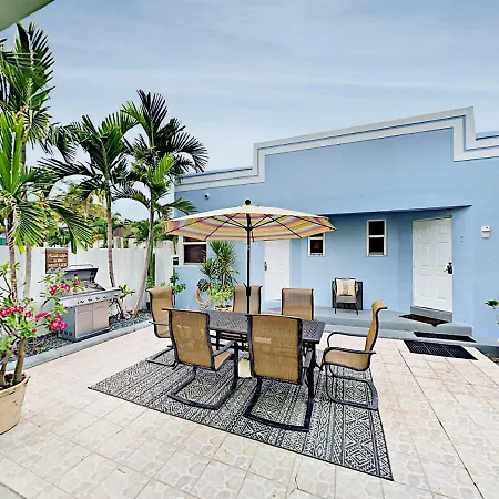 Art Deco Beach Bungalows Villa
